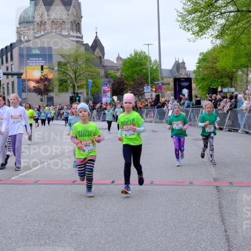 25.04.2026 - Das Zehntel Tim E. http://msf.ph/oto/9578245 25.04.2026 11:03:00 Ziel 5111, 5115, 5184, 5186, 5272, 5283, 5410, 5423, 5440, 5468, 5520, 5864, 5899, 5902, 5914, 5915, 5922, 5998, 6312, 6315, 6448, 6457, 6476, 6479, 6591, 6607, 6949, 7018, 7031, 7237, 7269, 7609, 8068 meine-sportfotos.de