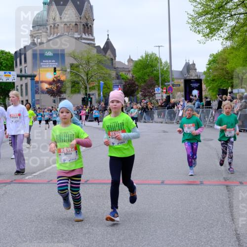 25.04.2026 - Das Zehntel Tim E. http://msf.ph/oto/9578251 25.04.2026 11:03:00 Ziel 5111, 5115, 5184, 5186, 5272, 5283, 5410, 5423, 5440, 5468, 5520, 5864, 5899, 5902, 5914, 5915, 5922, 5998, 6312, 6315, 6448, 6457, 6476, 6479, 6591, 6607, 6949, 7018, 7031, 7237, 7269, 7609, 8068 meine-sportfotos.de