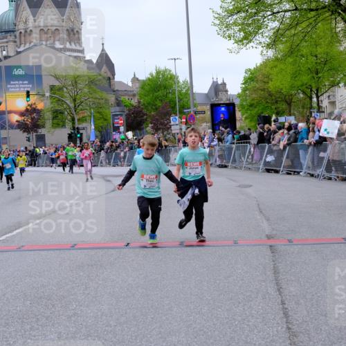 25.04.2026 - Das Zehntel Tim E. http://msf.ph/oto/9578268 25.04.2026 11:03:06 Ziel 5111, 5115, 5184, 5186, 5398, 5410, 5423, 5440, 5594, 5662, 5998, 6030, 6312, 6448, 6457, 6479, 6567, 6591, 6607, 6887, 7018, 7031, 7064, 7087, 7117, 7237, 7269, 7426, 7440, 7444, 7483, 7609, 7979, 7980, 7994 meine-sportfotos.de
