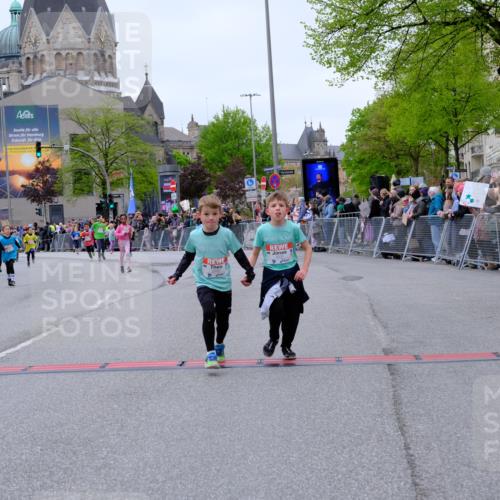 25.04.2026 - Das Zehntel Tim E. http://msf.ph/oto/9578269 25.04.2026 11:03:06 Ziel 5111, 5115, 5184, 5186, 5398, 5410, 5423, 5440, 5594, 5662, 5998, 6030, 6312, 6448, 6457, 6479, 6567, 6591, 6607, 6887, 7018, 7031, 7064, 7087, 7117, 7237, 7269, 7426, 7440, 7444, 7483, 7609, 7979, 7980, 7994 meine-sportfotos.de