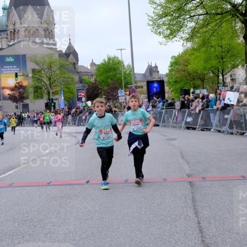 25.04.2026 - Das Zehntel Tim E. http://msf.ph/oto/9578270 25.04.2026 11:03:06 Ziel 5111, 5115, 5184, 5186, 5398, 5410, 5423, 5440, 5594, 5662, 5998, 6030, 6312, 6448, 6457, 6479, 6567, 6591, 6607, 6887, 7018, 7031, 7064, 7087, 7117, 7237, 7269, 7426, 7440, 7444, 7483, 7609, 7979, 7980, 7994 meine-sportfotos.de