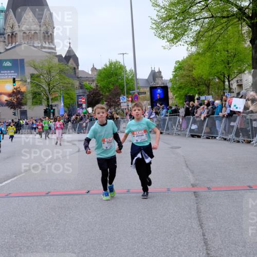25.04.2026 - Das Zehntel Tim E. http://msf.ph/oto/9578271 25.04.2026 11:03:06 Ziel 5111, 5115, 5184, 5186, 5398, 5410, 5423, 5440, 5594, 5662, 5998, 6030, 6312, 6448, 6457, 6479, 6567, 6591, 6607, 6887, 7018, 7031, 7064, 7087, 7117, 7237, 7269, 7426, 7440, 7444, 7483, 7609, 7979, 7980, 7994 meine-sportfotos.de