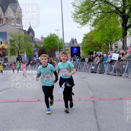 25.04.2026 - Das Zehntel Tim E. http://msf.ph/oto/9578276 25.04.2026 11:03:07 Ziel 5111, 5115, 5184, 5186, 5398, 5410, 5594, 5662, 5998, 6030, 6190, 6399, 6448, 6457, 6479, 6567, 6591, 6607, 6887, 7064, 7087, 7117, 7237, 7269, 7426, 7440, 7444, 7483, 7600, 7609, 7979, 7980, 7994 meine-sportfotos.de