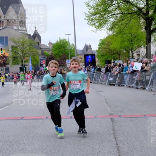 25.04.2026 - Das Zehntel Tim E. http://msf.ph/oto/9578278 25.04.2026 11:03:07 Ziel 5111, 5115, 5184, 5186, 5398, 5410, 5594, 5662, 5998, 6030, 6190, 6399, 6448, 6457, 6479, 6567, 6591, 6607, 6887, 7064, 7087, 7117, 7237, 7269, 7426, 7440, 7444, 7483, 7600, 7609, 7979, 7980, 7994 meine-sportfotos.de