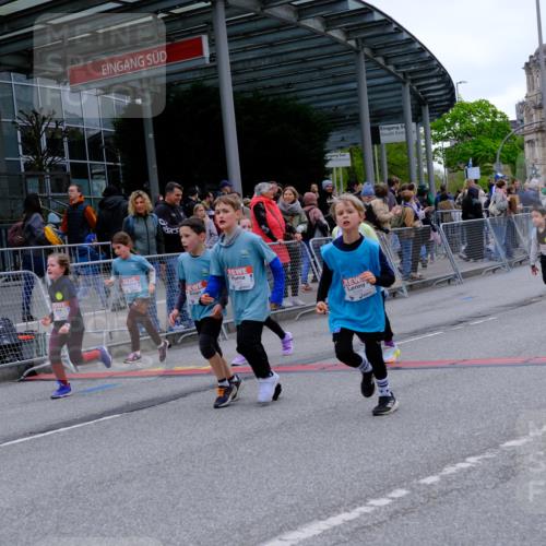 25.04.2026 - Das Zehntel Tim E. http://msf.ph/oto/9578291 25.04.2026 11:03:12 Ziel 5052, 5053, 5398, 5594, 5662, 5945, 5971, 5985, 5991, 5998, 6030, 6190, 6399, 6567, 6593, 6887, 7064, 7087, 7117, 7273, 7345, 7426, 7440, 7444, 7483, 7600, 7979, 7980, 7994 meine-sportfotos.de