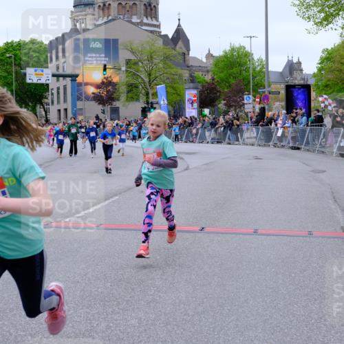 25.04.2026 - Das Zehntel Tim E. http://msf.ph/oto/9578325 25.04.2026 11:03:18 Ziel 5052, 5053, 5215, 5217, 5533, 5594, 5630, 5945, 5969, 5971, 5985, 5991, 6190, 6399, 6460, 6466, 6567, 6593, 7273, 7345, 7426, 7483, 7600, 7994 meine-sportfotos.de