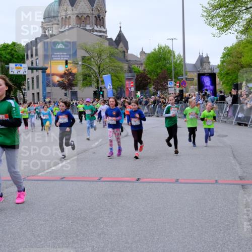 25.04.2026 - Das Zehntel Tim E. http://msf.ph/oto/9578426 25.04.2026 11:03:42 Ziel 5335, 5337, 5349, 5536, 5552, 5610, 5615, 5625, 5716, 5908, 6459, 6463, 6468, 6472, 6784, 6793, 7021, 7023, 7034, 7041, 7063, 7069, 7084, 7279, 7762, 7991, 7992, 7995 meine-sportfotos.de