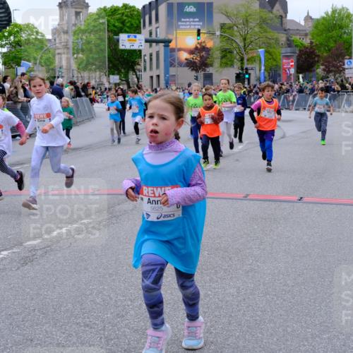 25.04.2026 - Das Zehntel Tim E. http://msf.ph/oto/9578459 25.04.2026 11:03:48 Ziel 5020, 5028, 5335, 5337, 5349, 5536, 5552, 5610, 5615, 5625, 5716, 5908, 6459, 6463, 6468, 6472, 6789, 6793, 6959, 7022, 7034, 7039, 7041, 7044, 7063, 7069, 7084, 7279, 7287, 7290, 7348, 7352, 7437, 7462, 7472, 7499, 7515, 7768, 7991, 7992, 7995 meine-sportfotos.de