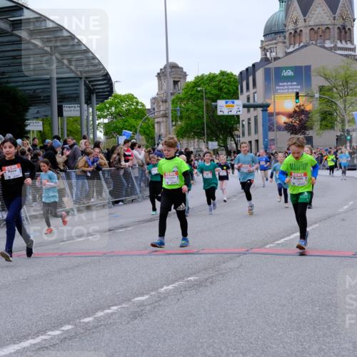 25.04.2026 - Das Zehntel Tim E. http://msf.ph/oto/9578493 25.04.2026 11:03:55 Ziel 5020, 5028, 5246, 6487, 6490, 6560, 6789, 6959, 7022, 7032, 7039, 7044, 7287, 7290, 7348, 7352, 7437, 7449, 7450, 7458, 7462, 7470, 7472, 7499, 7515, 7768, 7822, 7847, 7864 meine-sportfotos.de