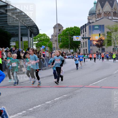 25.04.2026 - Das Zehntel Tim E. http://msf.ph/oto/9578505 25.04.2026 11:03:57 Ziel 5246, 6346, 6368, 6487, 6490, 6560, 6789, 6959, 7022, 7032, 7287, 7290, 7437, 7449, 7450, 7458, 7462, 7470, 7472, 7649, 7768, 7822, 7847, 7864 meine-sportfotos.de
