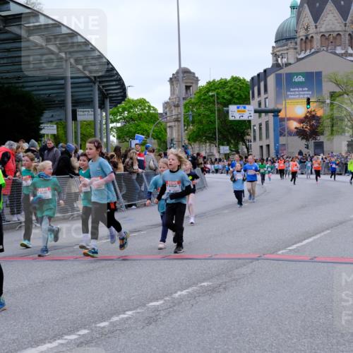 25.04.2026 - Das Zehntel Tim E. http://msf.ph/oto/9578506 25.04.2026 11:03:57 Ziel 5246, 6346, 6368, 6487, 6490, 6560, 6789, 6959, 7022, 7032, 7287, 7290, 7437, 7449, 7450, 7458, 7462, 7470, 7472, 7649, 7768, 7822, 7847, 7864 meine-sportfotos.de