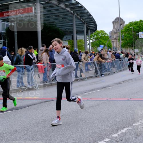 25.04.2026 - Das Zehntel Tim E. http://msf.ph/oto/9578683 25.04.2026 11:05:27 Ziel 5191, 5890, 6934, 6985, 7281, 18087 meine-sportfotos.de