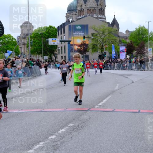 25.04.2026 - Das Zehntel Tim E. http://msf.ph/oto/9578844 25.04.2026 11:06:16 Ziel 5611, 5631, 5654, 5656, 5687, 6193, 6202, 6273, 6276, 6776, 6835, 6841, 6863, 7447, 7486, 7490, 7569, 7765, 7786, 7793 meine-sportfotos.de