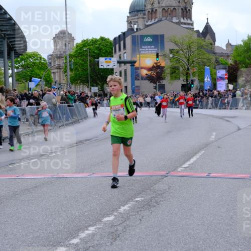 25.04.2026 - Das Zehntel Tim E. http://msf.ph/oto/9578851 25.04.2026 11:06:17 Ziel 5611, 5631, 5654, 5656, 5687, 6193, 6202, 6273, 6276, 6776, 6835, 6841, 6863, 7447, 7486, 7490, 7569, 7765, 7786, 7793 meine-sportfotos.de