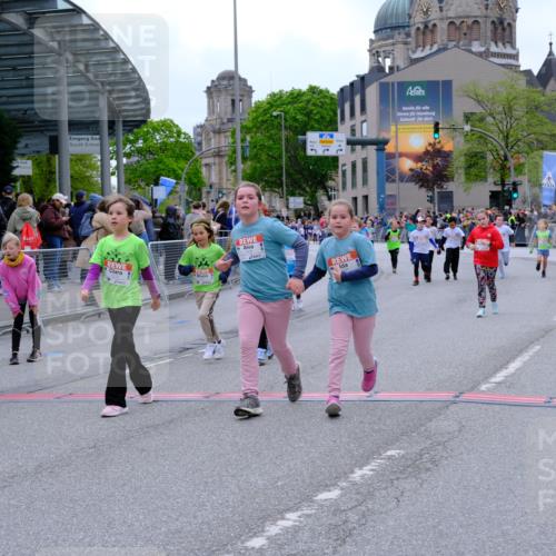 25.04.2026 - Das Zehntel Tim E. http://msf.ph/oto/9578950 25.04.2026 11:07:02 Ziel 5125, 5144, 6115, 6160, 6163, 6174, 6185, 6310, 6777, 7263, 7264, 7270, 7272, 7277, 7285, 7431, 7438, 7491, 7507, 7511, 7519, 7523, 7556, 7606, 7990 meine-sportfotos.de