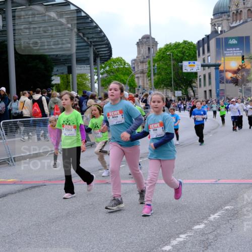 25.04.2026 - Das Zehntel Tim E. http://msf.ph/oto/9578955 25.04.2026 11:07:03 Ziel 5125, 5144, 5881, 6115, 6160, 6163, 6174, 6185, 6310, 6777, 7263, 7264, 7270, 7272, 7277, 7285, 7431, 7438, 7491, 7507, 7511, 7519, 7523, 7556, 7606, 7990 meine-sportfotos.de
