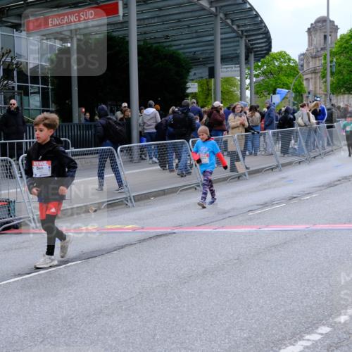 25.04.2026 - Das Zehntel Tim E. http://msf.ph/oto/9578983 25.04.2026 11:07:13 Ziel 5027, 5060, 5061, 5064, 5125, 5881, 5887, 5939, 5964, 6185, 6777, 6819, 7365, 7480, 7852 meine-sportfotos.de
