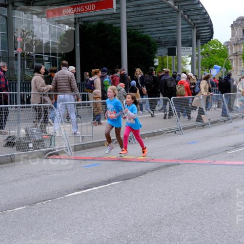 25.04.2026 - Das Zehntel Tim E. http://msf.ph/oto/9579049 25.04.2026 11:07:46 Ziel 5054, 5932, 5936, 6048, 6049, 6800, 6803, 7419, 7425, 7451, 7503, 7558, 7568, 7570 meine-sportfotos.de