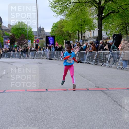 25.04.2026 - Das Zehntel Tim E. http://msf.ph/oto/9579108 25.04.2026 11:08:12 Ziel 5221, 5232, 5604, 6834, 7654, 7685, 7778 meine-sportfotos.de
