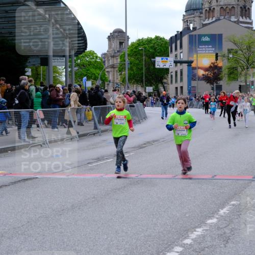 25.04.2026 - Das Zehntel Tim E. http://msf.ph/oto/9579115 25.04.2026 11:08:14 Ziel 5221, 5232, 5604, 6834, 7778 meine-sportfotos.de