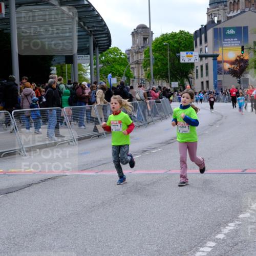 25.04.2026 - Das Zehntel Tim E. http://msf.ph/oto/9579120 25.04.2026 11:08:15 Ziel 5221, 5232, 5604, 6834 meine-sportfotos.de