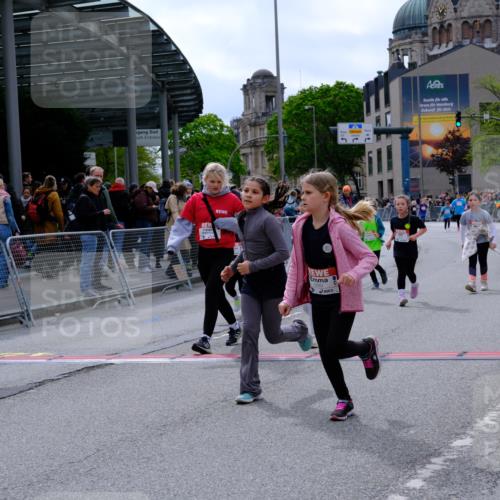 25.04.2026 - Das Zehntel Tim E. http://msf.ph/oto/9579139 25.04.2026 11:08:24 Ziel 5560, 5562, 5627, 6024, 6182, 6561, 6657, 7271 meine-sportfotos.de