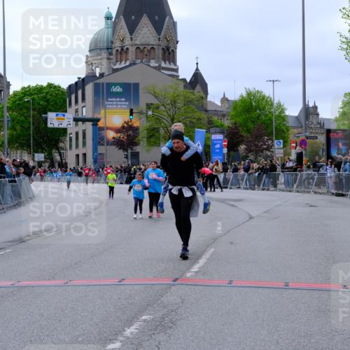 25.04.2026 - Das Zehntel Tim E. http://msf.ph/oto/9579170 25.04.2026 11:08:34 Ziel 5624, 5627, 5957, 6182 meine-sportfotos.de