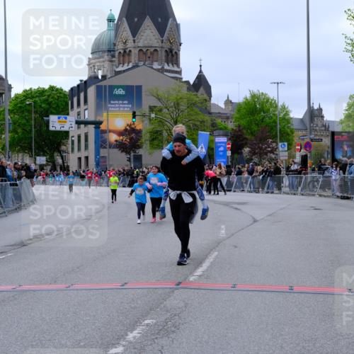 25.04.2026 - Das Zehntel Tim E. http://msf.ph/oto/9579171 25.04.2026 11:08:34 Ziel 5624, 5627, 5957, 6182 meine-sportfotos.de