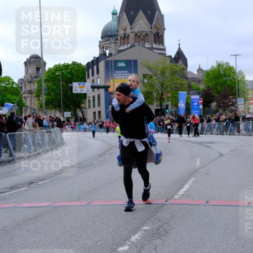 25.04.2026 - Das Zehntel Tim E. http://msf.ph/oto/9579173 25.04.2026 11:08:36 Ziel 5624, 5957, 6779, 6864 meine-sportfotos.de