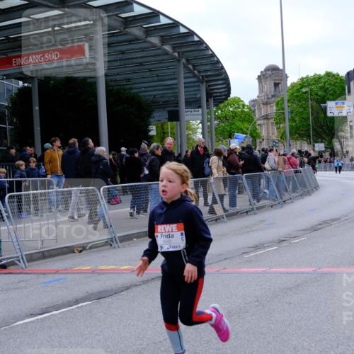 25.04.2026 - Das Zehntel Tim E. http://msf.ph/oto/9579199 25.04.2026 11:08:46 Ziel 5684, 5957, 6178, 6642, 6779, 6864, 7212 meine-sportfotos.de