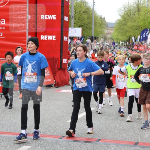 25.04.2026 - Das Zehntel Strokosch-Dieckow http://msf.ph/oto/9579205 25.04.2026 08:51:23 Ziel 1027, 1325, 1584, 1699, 1719, 2032, 2344, 2946, 3117, 3182, 3244, 3248, 3509, 3535, 4011, 1027, 1325, 1584, 1699, 1719, 2032, 2344, 2946, 3117, 3182, 3244, 3248, 3509, 3535, 4011 meine-sportfotos.de