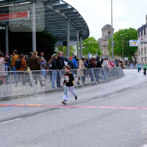 25.04.2026 - Das Zehntel Tim E. http://msf.ph/oto/9579234 25.04.2026 11:09:00 Ziel 5050, 6832, 6836, 7877, 7998 meine-sportfotos.de