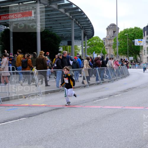 25.04.2026 - Das Zehntel Tim E. http://msf.ph/oto/9579235 25.04.2026 11:09:00 Ziel 5050, 6832, 6836, 7877, 7998 meine-sportfotos.de