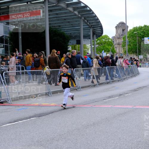 25.04.2026 - Das Zehntel Tim E. http://msf.ph/oto/9579237 25.04.2026 11:09:00 Ziel 5050, 6832, 6836, 7877, 7998 meine-sportfotos.de