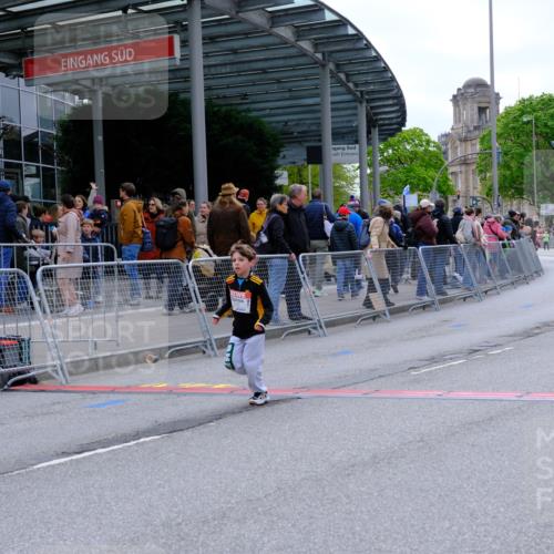 25.04.2026 - Das Zehntel Tim E. http://msf.ph/oto/9579238 25.04.2026 11:09:00 Ziel 5050, 6832, 6836, 7877, 7998 meine-sportfotos.de