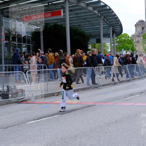 25.04.2026 - Das Zehntel Tim E. http://msf.ph/oto/9579241 25.04.2026 11:09:00 Ziel 5050, 6832, 6836, 7877, 7998 meine-sportfotos.de