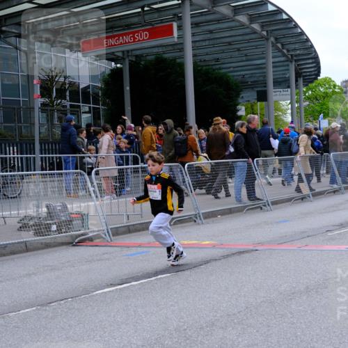 25.04.2026 - Das Zehntel Tim E. http://msf.ph/oto/9579242 25.04.2026 11:09:00 Ziel 5050, 6832, 6836, 7877, 7998 meine-sportfotos.de