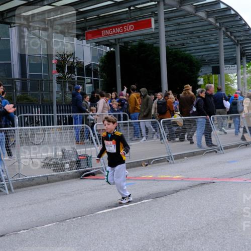 25.04.2026 - Das Zehntel Tim E. http://msf.ph/oto/9579244 25.04.2026 11:09:01 Ziel 6832, 6836, 7998 meine-sportfotos.de