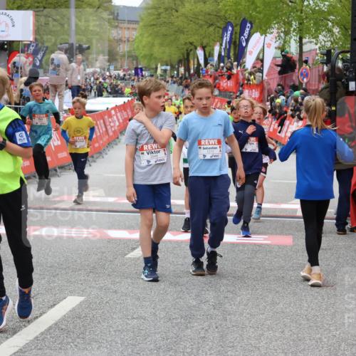 25.04.2026 - Das Zehntel Strokosch-Dieckow http://msf.ph/oto/9579260 25.04.2026 08:51:30 Ziel 1125, 1185, 1200, 1212, 1699, 1719, 1723, 2751, 2946, 3178, 3248, 3261, 3303, 3690, 3843, 3967, 1125, 1185, 1200, 1212, 1699, 1719, 1723, 2751, 2946, 3178, 3248, 3261, 3303, 3690, 3843, 3967 meine-sportfotos.de