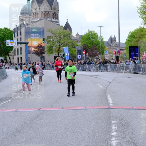 25.04.2026 - Das Zehntel Tim E. http://msf.ph/oto/9579330 25.04.2026 11:09:36 Ziel 5658, 6862, 7262, 7432, 7476 meine-sportfotos.de