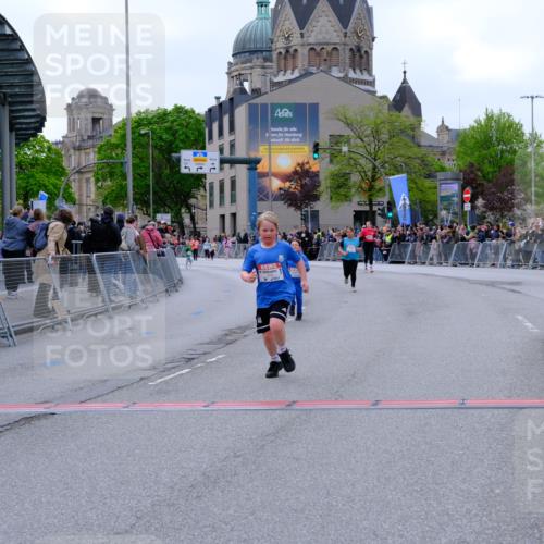 25.04.2026 - Das Zehntel Tim E. http://msf.ph/oto/9579358 25.04.2026 11:09:43 Ziel 5658, 5730, 6286, 6290, 6862, 7262, 7432, 7476 meine-sportfotos.de