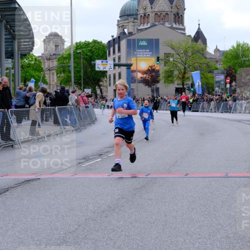 25.04.2026 - Das Zehntel Tim E. http://msf.ph/oto/9579363 25.04.2026 11:09:43 Ziel 5658, 5730, 6286, 6290, 6862, 7262, 7432, 7476 meine-sportfotos.de