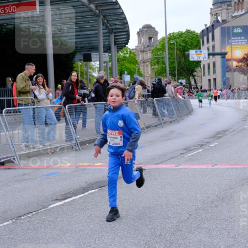 25.04.2026 - Das Zehntel Tim E. http://msf.ph/oto/9579375 25.04.2026 11:09:46 Ziel 5199, 5730, 6286, 6290, 6862, 7432, 7476 meine-sportfotos.de