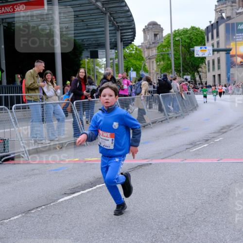 25.04.2026 - Das Zehntel Tim E. http://msf.ph/oto/9579376 25.04.2026 11:09:46 Ziel 5199, 5730, 6286, 6290, 6862, 7432, 7476 meine-sportfotos.de