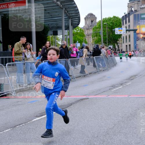 25.04.2026 - Das Zehntel Tim E. http://msf.ph/oto/9579377 25.04.2026 11:09:46 Ziel 5199, 5730, 6286, 6290, 6862, 7432, 7476 meine-sportfotos.de