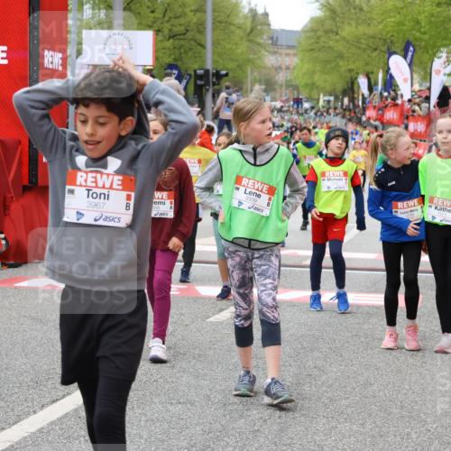25.04.2026 - Das Zehntel Strokosch-Dieckow http://msf.ph/oto/9579415 25.04.2026 08:51:41 Ziel 1197, 1284, 1542, 1729, 1731, 1739, 1987, 2656, 2806, 2820, 3215, 3260, 3330, 1197, 1284, 1542, 1729, 1731, 1739, 1987, 2656, 2806, 2820, 3215, 3260, 3330 meine-sportfotos.de