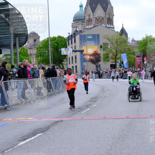 25.04.2026 - Das Zehntel Tim E. http://msf.ph/oto/9579425 25.04.2026 11:10:05 Ziel 5849, 5863, 7342, 7351, 7379 meine-sportfotos.de