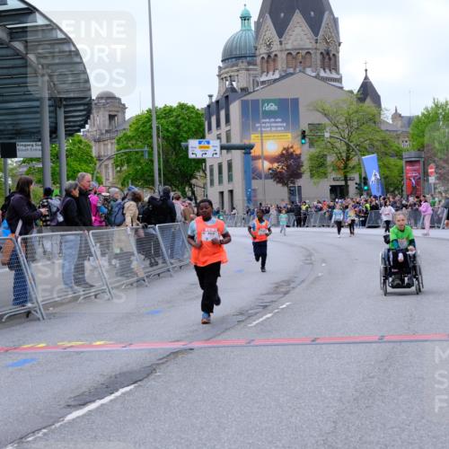 25.04.2026 - Das Zehntel Tim E. http://msf.ph/oto/9579426 25.04.2026 11:10:05 Ziel 5849, 5863, 7342, 7351, 7379 meine-sportfotos.de