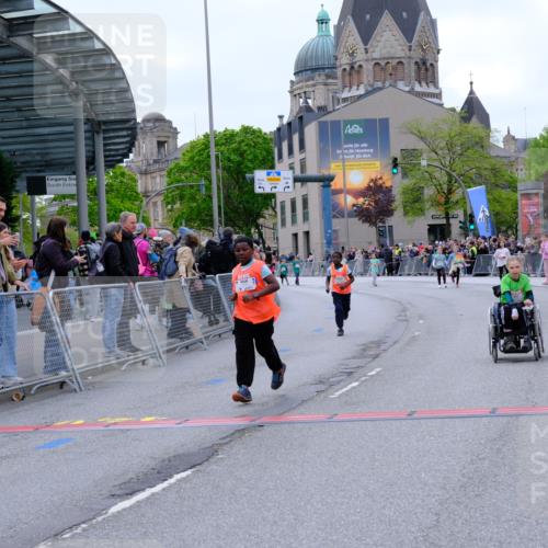 25.04.2026 - Das Zehntel Tim E. http://msf.ph/oto/9579428 25.04.2026 11:10:05 Ziel 5849, 5863, 7342, 7351, 7379 meine-sportfotos.de