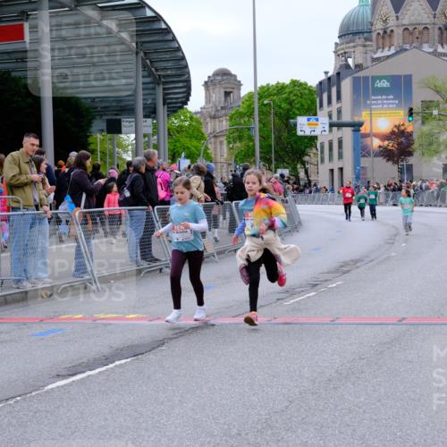 25.04.2026 - Das Zehntel Tim E. http://msf.ph/oto/9579443 25.04.2026 11:10:15 Ziel 7351, 7530, 7534 meine-sportfotos.de